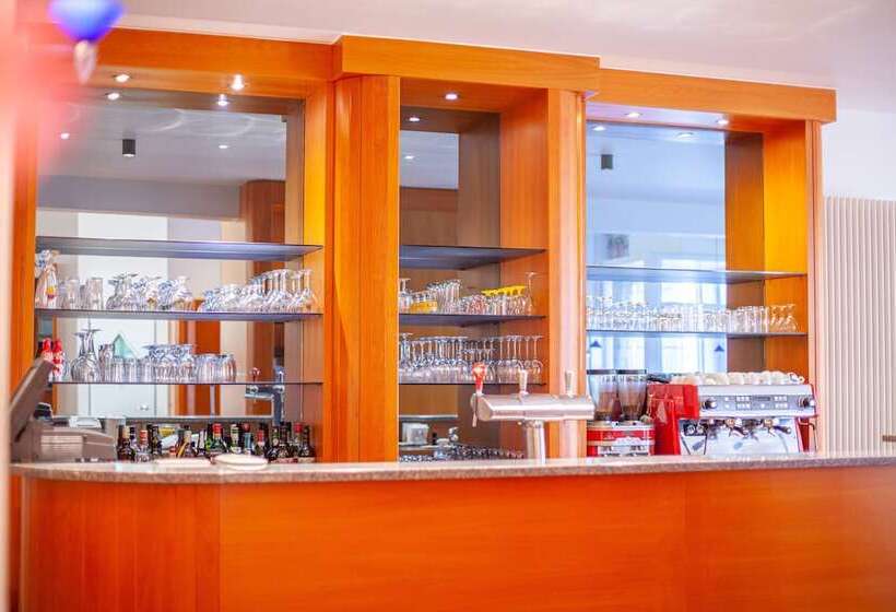 هتل Monaco Zeebrugge Beach