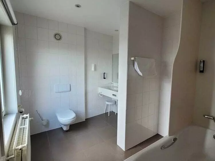 Hotelli Monaco Zeebrugge Beach