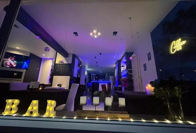 Hotelli Monaco Zeebrugge Beach