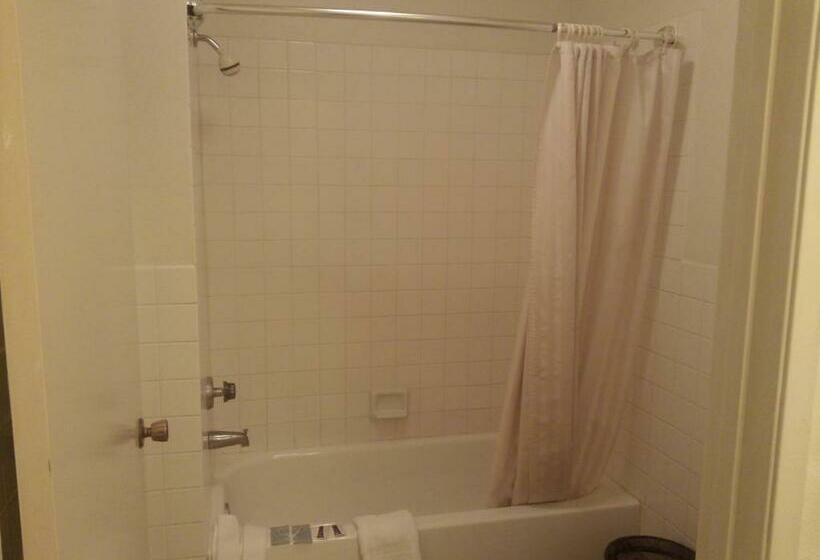 모텔 Evergreen Inn