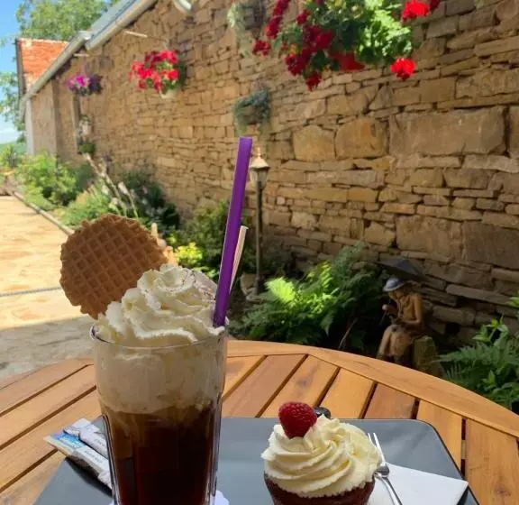 پانسیون Café De La Crème