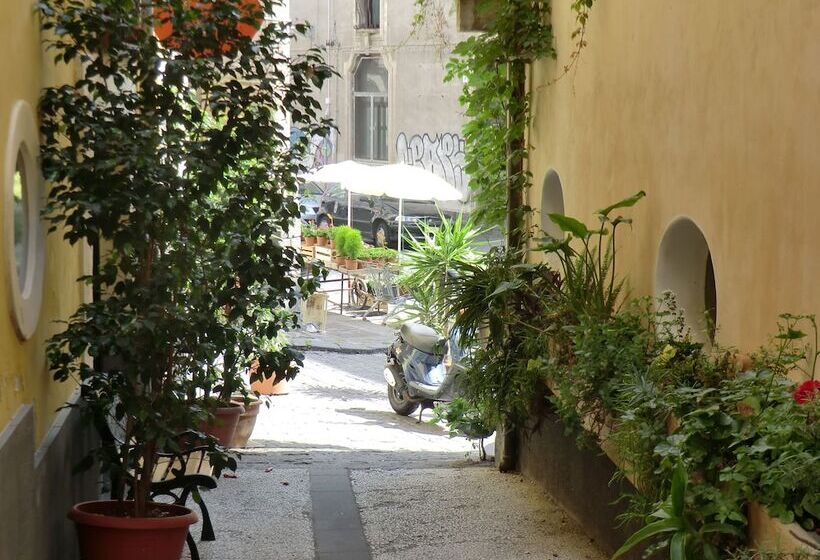 مبيت وإفطار Globetrotter Catania