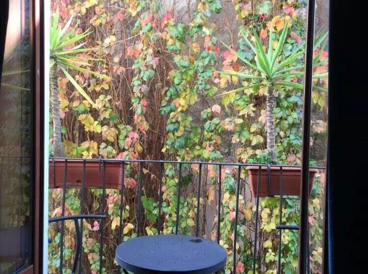 تختخواب و صبحانه Globetrotter Catania