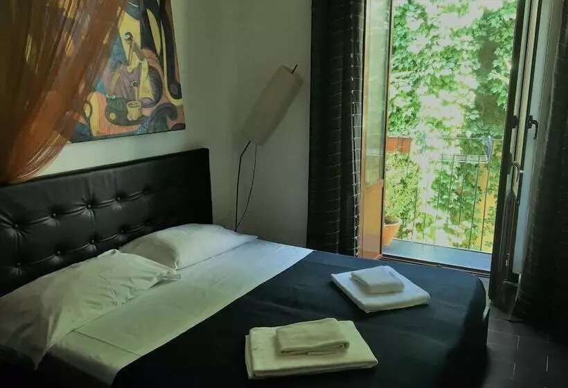 تختخواب و صبحانه Globetrotter Catania