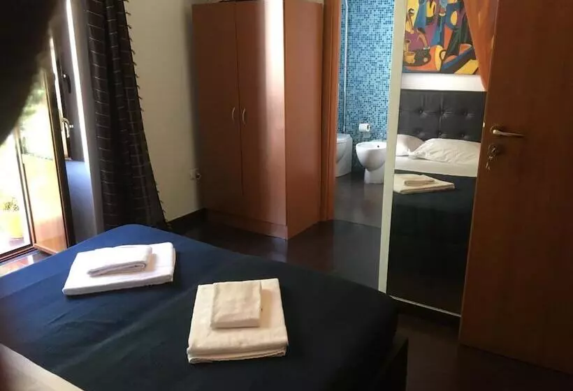 تختخواب و صبحانه Globetrotter Catania