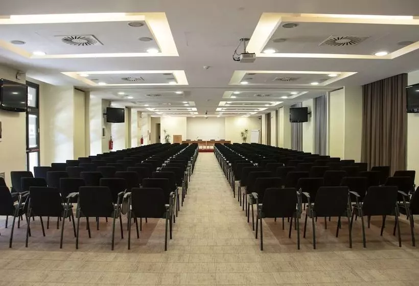 مسافرخانه Roma Scout Center