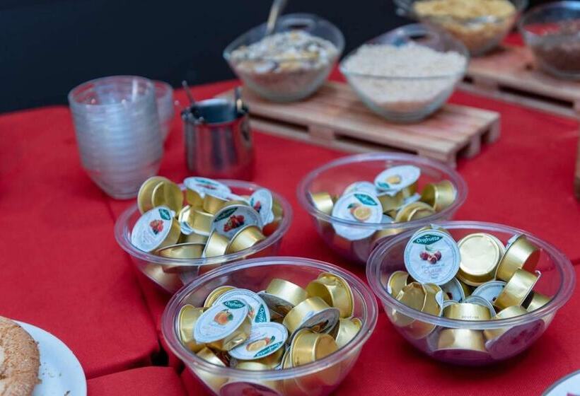 여관 Roma Scout Center