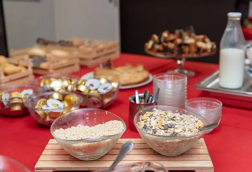 مسافرخانه Roma Scout Center