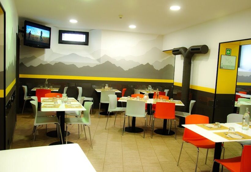 여관 Roma Scout Center