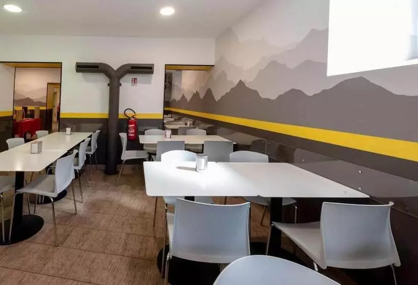 مسافرخانه Roma Scout Center