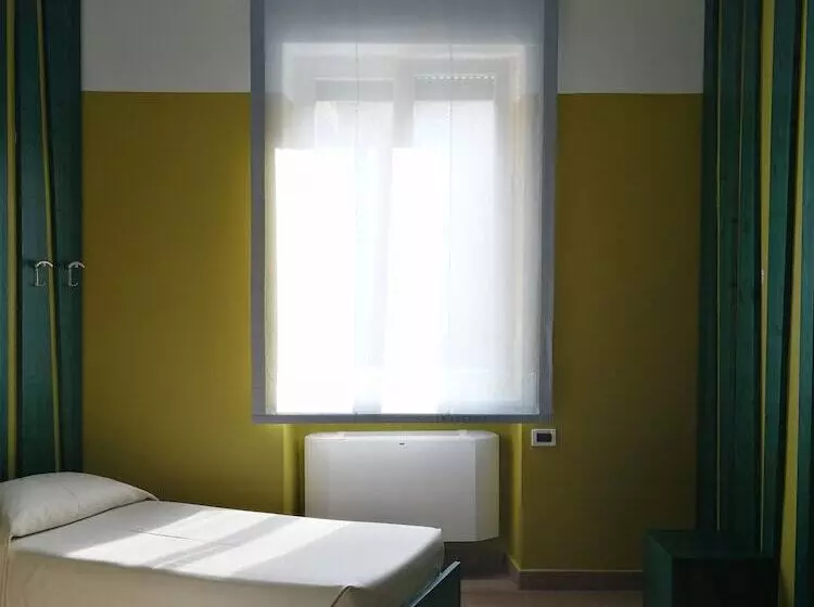 مسافرخانه Roma Scout Center