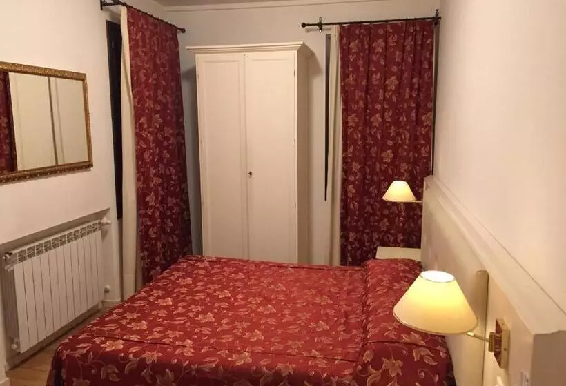 Hotelli Albergo Ai Tolentini