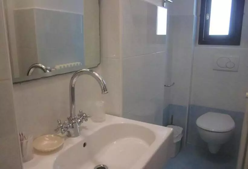 Hotelli Albergo Ai Tolentini