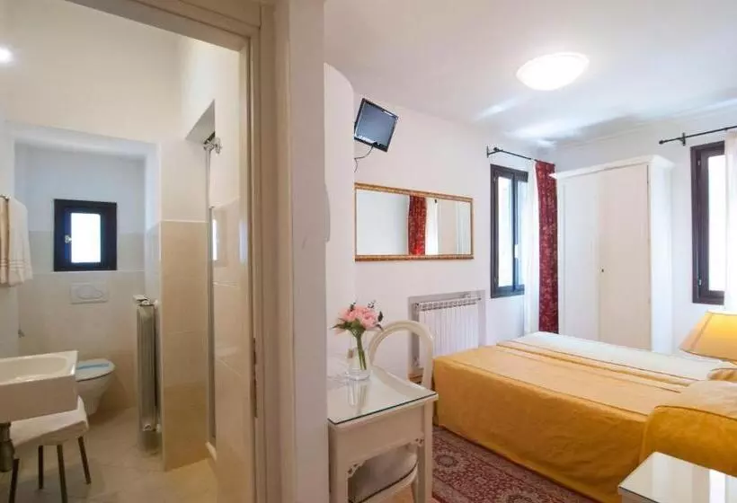 Hotelli Albergo Ai Tolentini