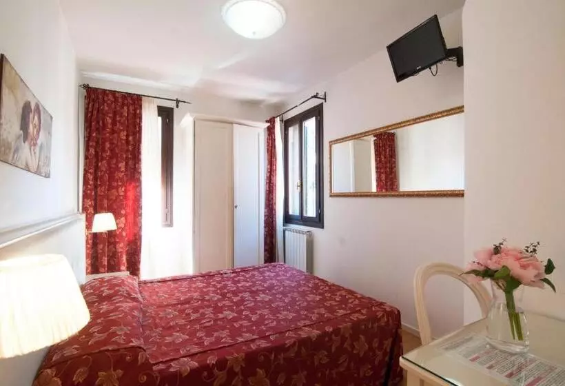 Hotelli Albergo Ai Tolentini