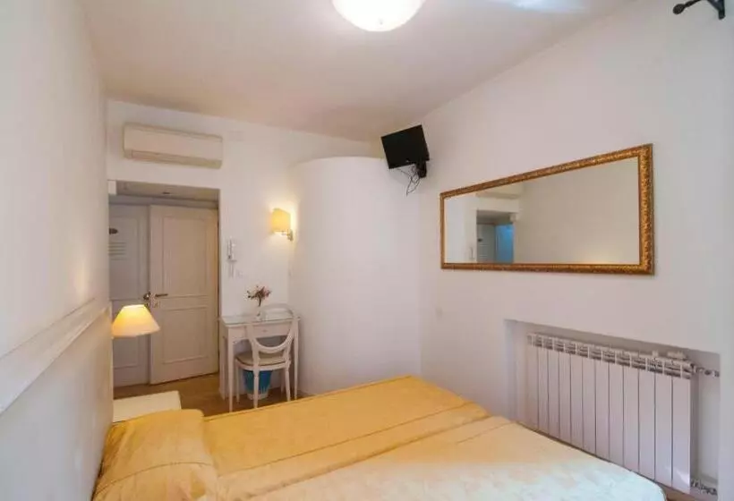 Hotelli Albergo Ai Tolentini