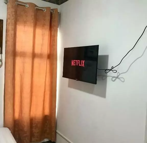 Aamiaismajoitus (B&B) Bright And Cozy Space W/netflix&flamingo Design
