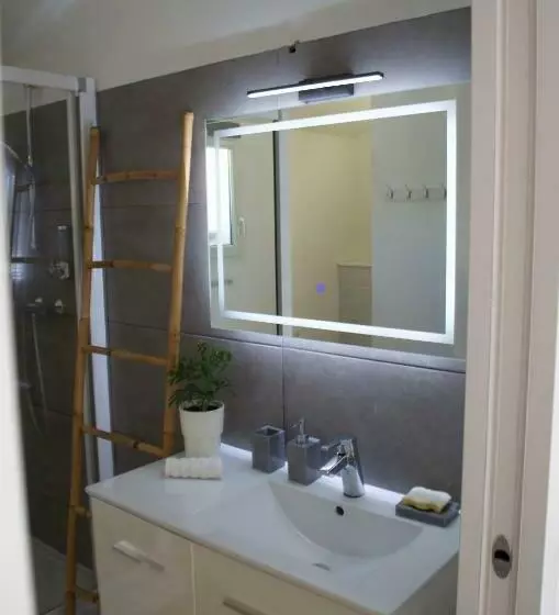 Aamiaismajoitus (B&B) Chambre D Hôtes De Charme Merbleuesoleil