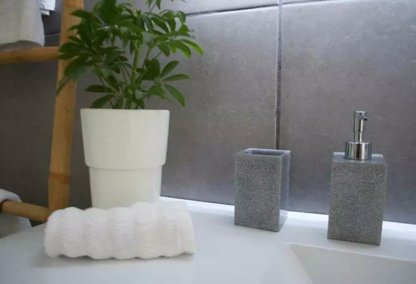 Aamiaismajoitus (B&B) Chambre D Hôtes De Charme Merbleuesoleil