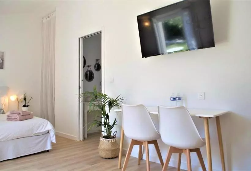 Aamiaismajoitus (B&B) Chambre D Hôtes De Charme Merbleuesoleil