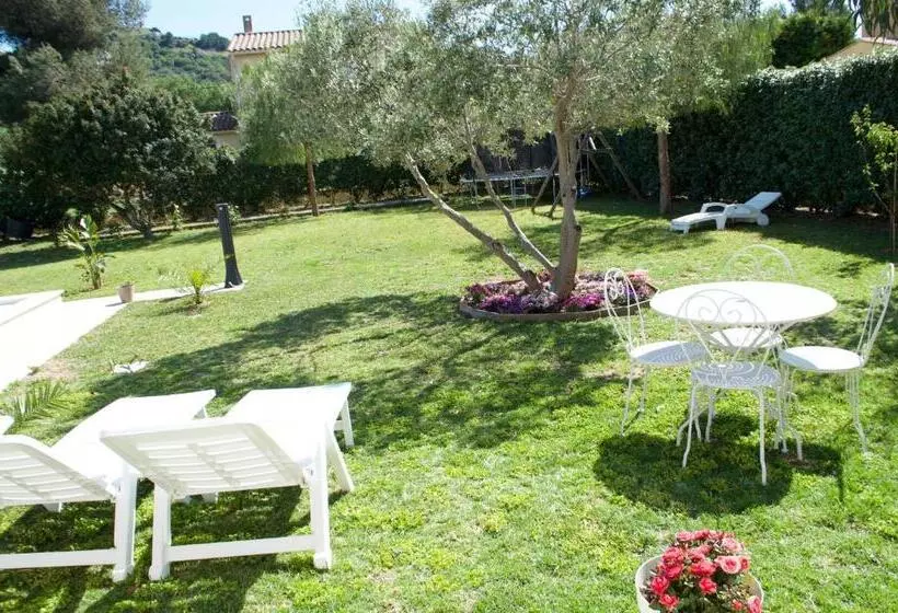 Aamiaismajoitus (B&B) Chambre D Hôtes De Charme Merbleuesoleil