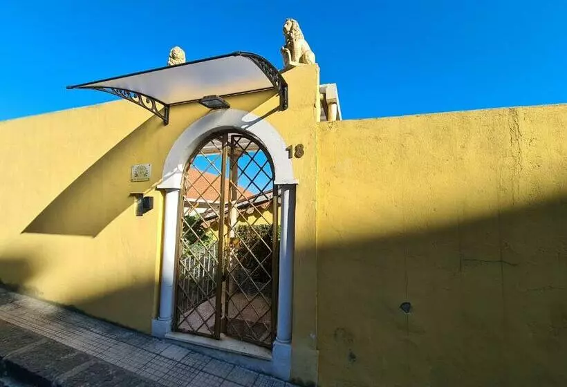 تختخواب و صبحانه Domus Lace