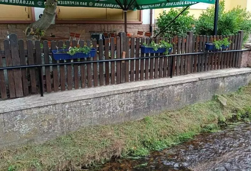 Hotelli Landgasthof Zum Heidekrug