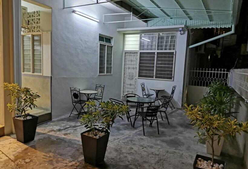 פנסיון G Fortune Guest House Victoria Green