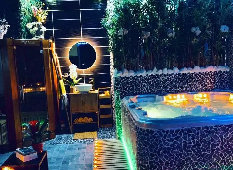 ペンション Jungle Vibes   Jacuzzi   Sauna