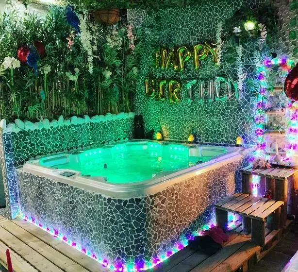 ペンション Jungle Vibes   Jacuzzi   Sauna