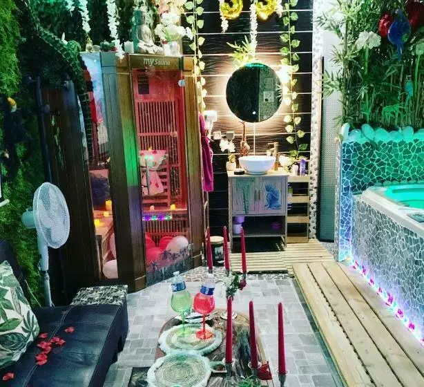 ペンション Jungle Vibes   Jacuzzi   Sauna