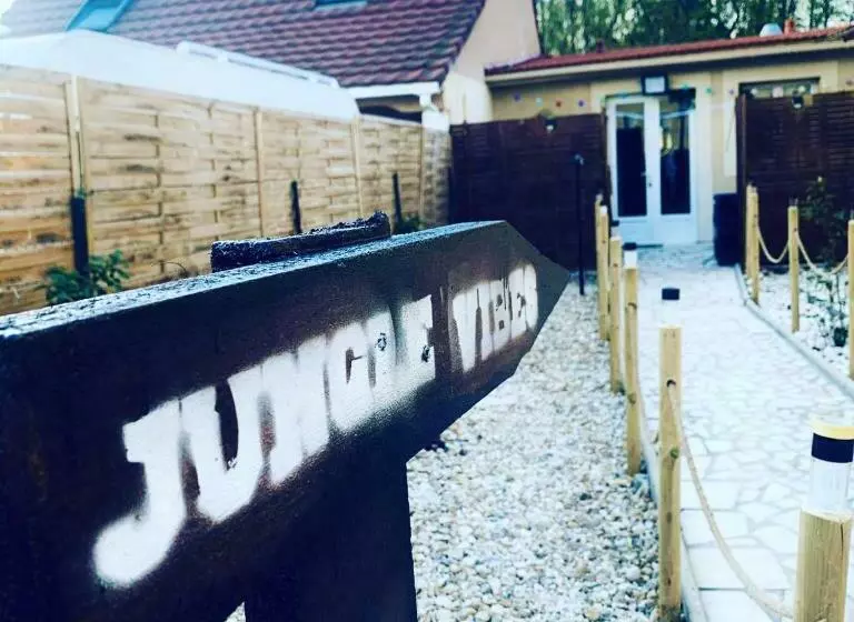 ペンション Jungle Vibes   Jacuzzi   Sauna