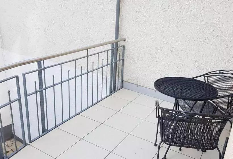 Villa Viktoria 1   Apartments   City Center