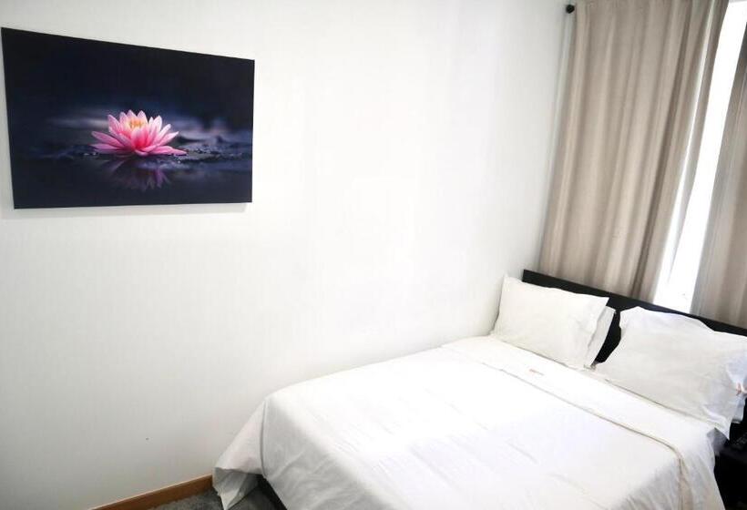 Amadora Boutique Hostel