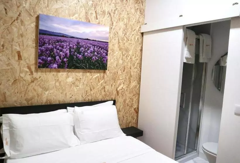 Amadora Boutique Hostel