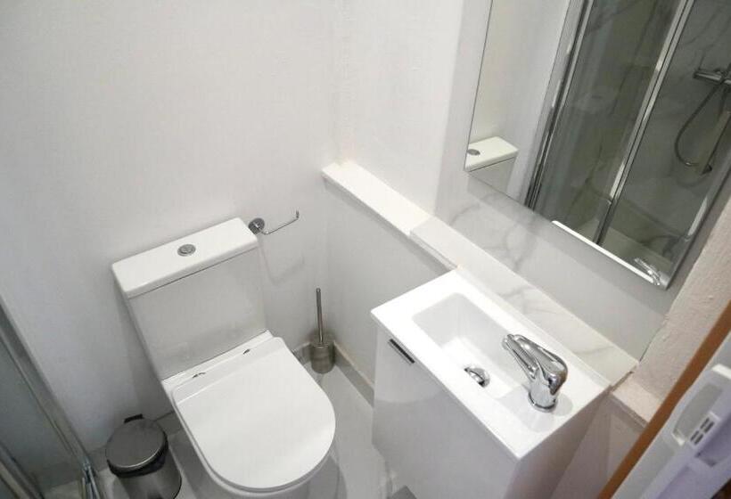 Amadora Boutique Hostel