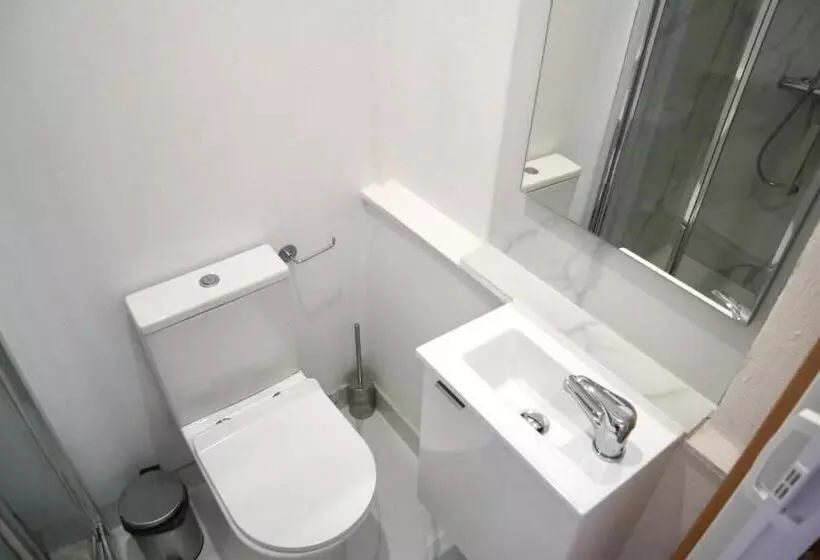 Amadora Boutique Hostel