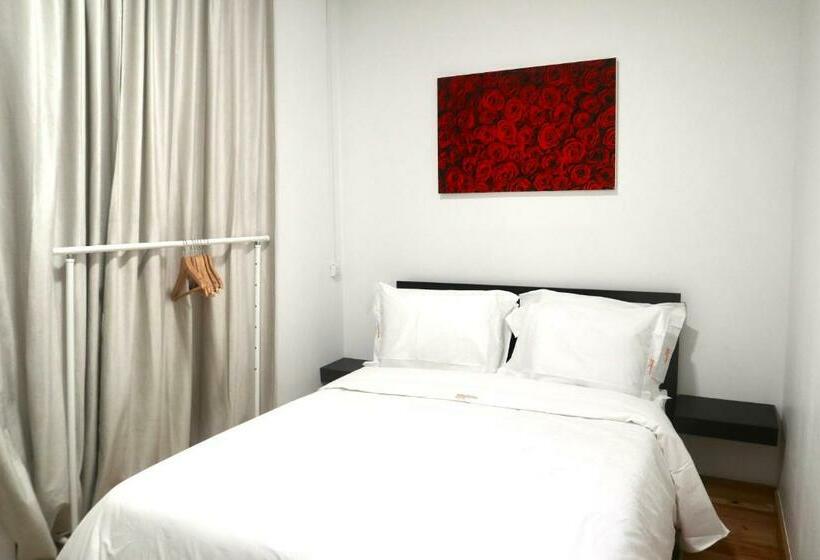 Amadora Boutique Hostel