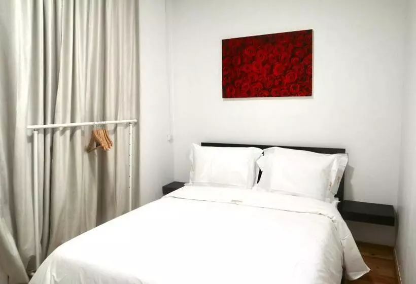 Amadora Boutique Hostel