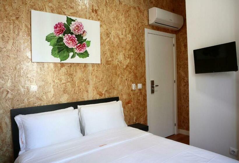 Amadora Boutique Hostel