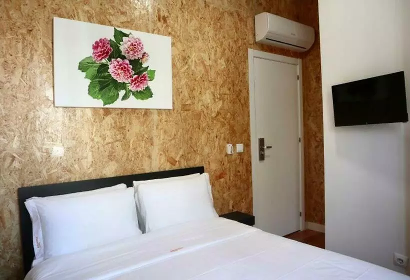 Amadora Boutique Hostel