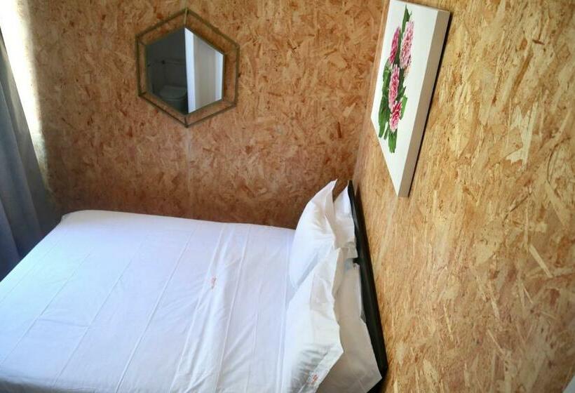 Amadora Boutique Hostel