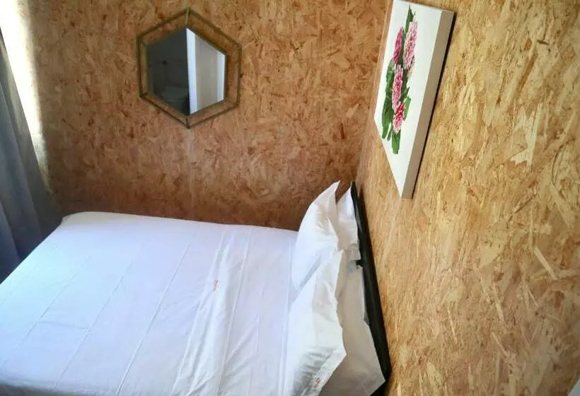 Amadora Boutique Hostel