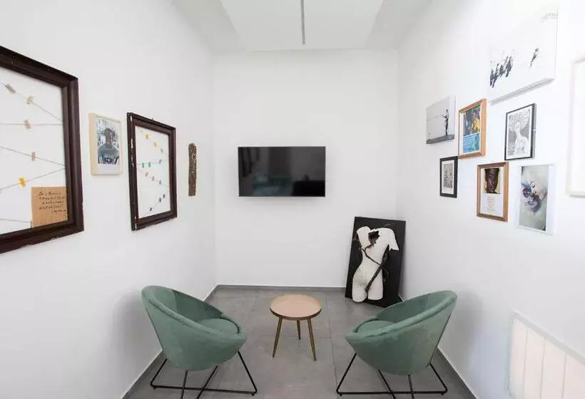 ペンション Little Square Arona