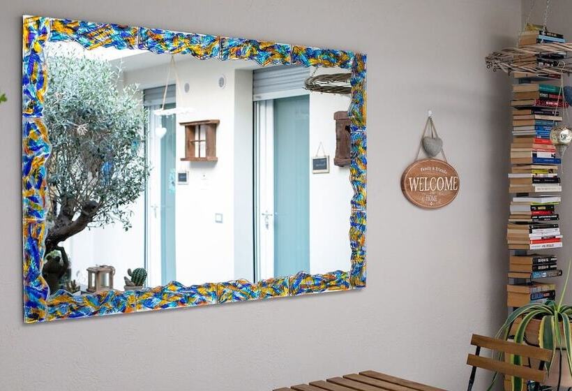 פנסיון Little Square Arona