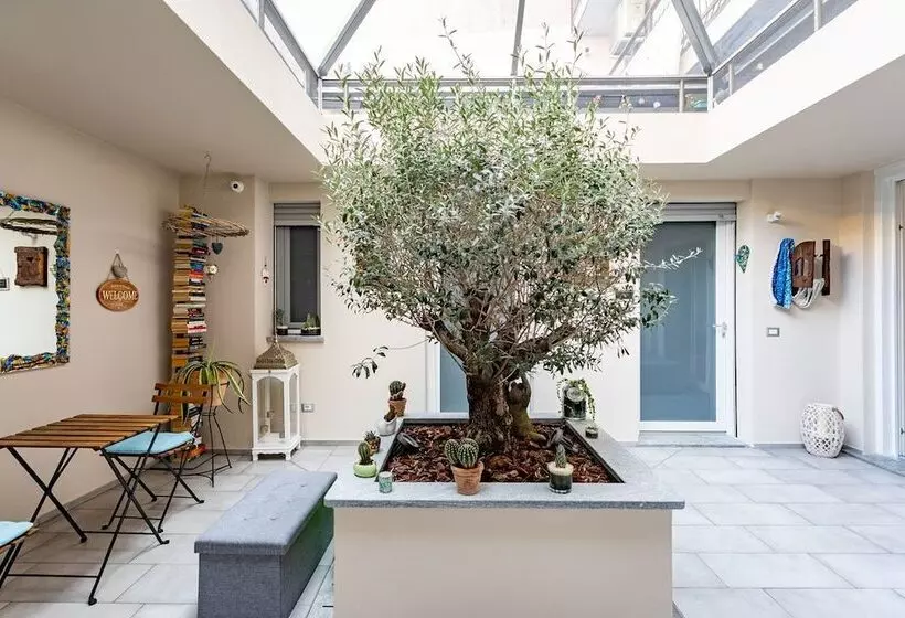 ペンション Little Square Arona