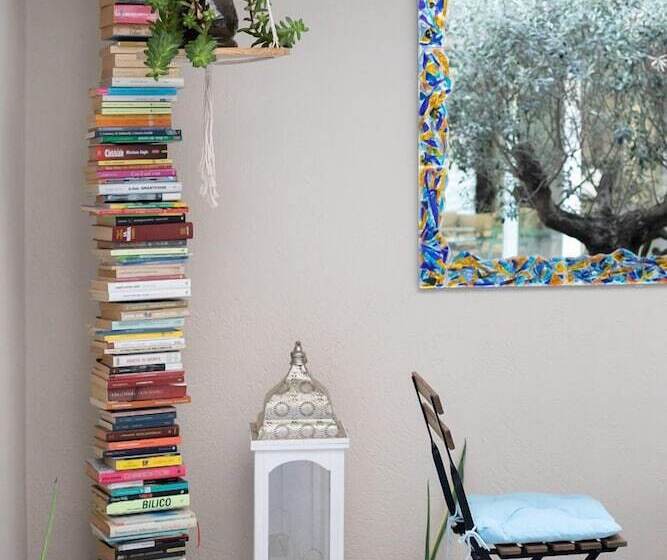 פנסיון Little Square Arona