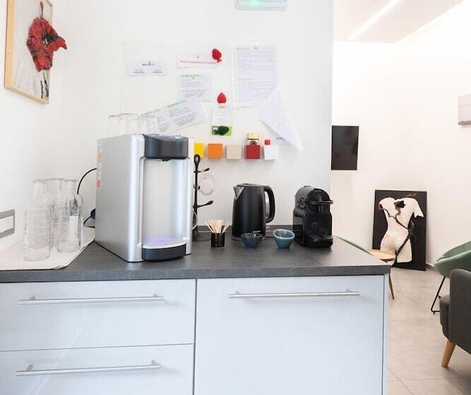 פנסיון Little Square Arona