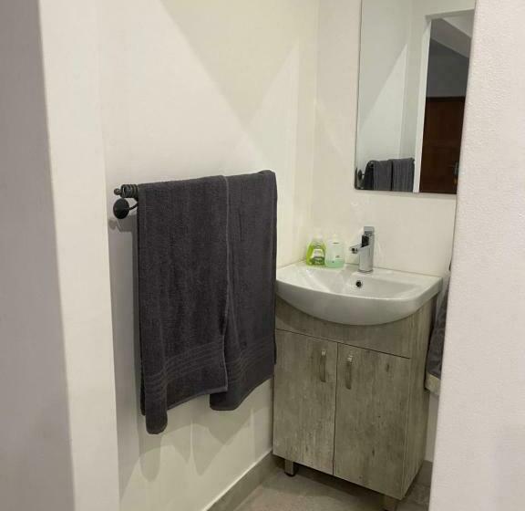 פנסיון Vincents On Valley