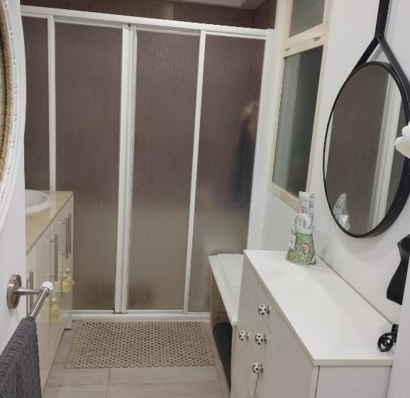 تختخواب و صبحانه Petite Chambre D Hôtes Lits Superposes Avec Salle De Bains Privee Chez Catherine A Reus